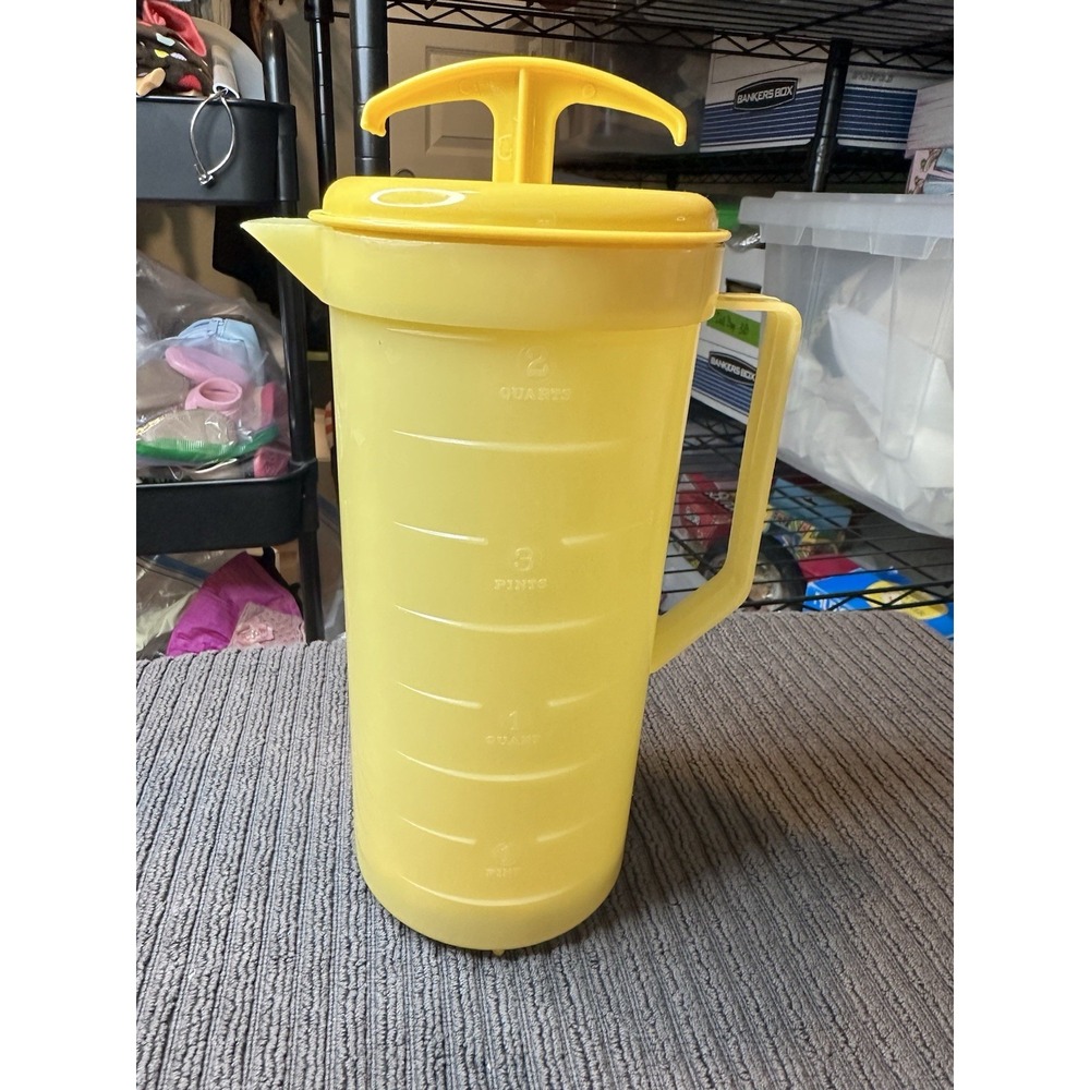 Vintage Federal Housewares Gold Yellow Plastic Mixing Plunger Pitcher 2 Qts